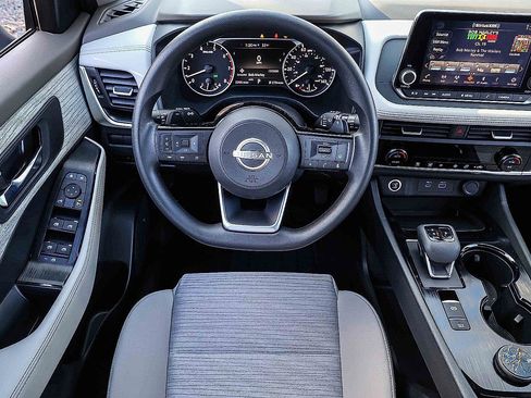 Used 2023 Nissan Rogue SV AWD/4WD image 18