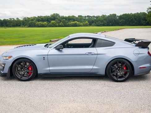 Used 2022 Ford Mustang Shelby GT500 w/ Carbon Fiber Track Pack RWD image 5