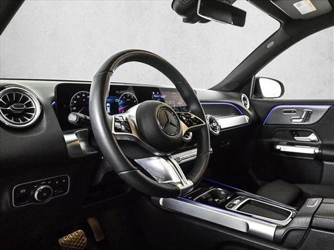 Certified 2025 Mercedes-Benz GLB 250 4MATIC w/ Exclusive Package image 10