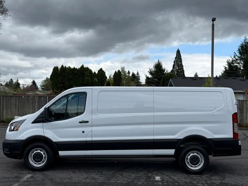 Used 2022 Ford Transit 250 Low Roof RWD image 2