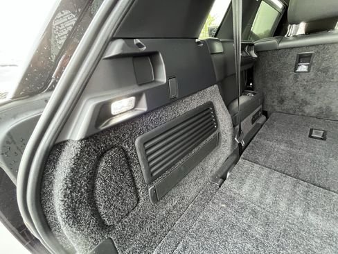 Used 2024 Land Rover Range Rover Long Wheelbase SE image 30