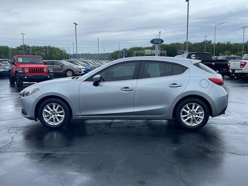 Used 2015 MAZDA MAZDA3 i Touring w/ Technology Package FWD image 2