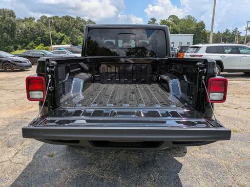 New 2025 Jeep Gladiator Sport AWD/4WD image 13