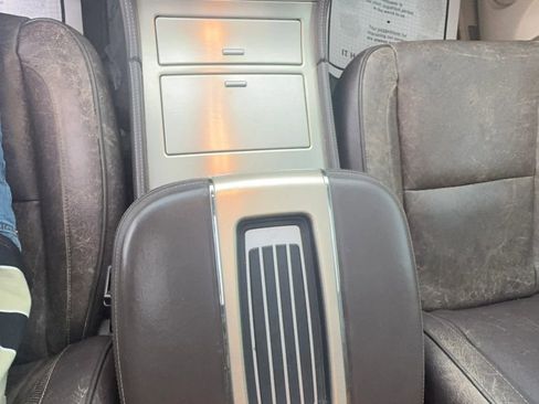 Used 2014 Cadillac Escalade Platinum RWD image 21