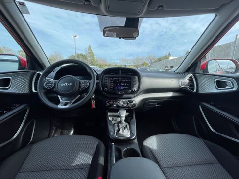 Used 2025 Kia Soul LX w/ LX Technology Package image 31