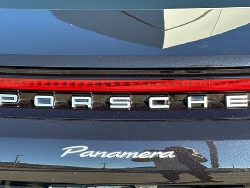 Used 2024 Porsche Panamera image 39