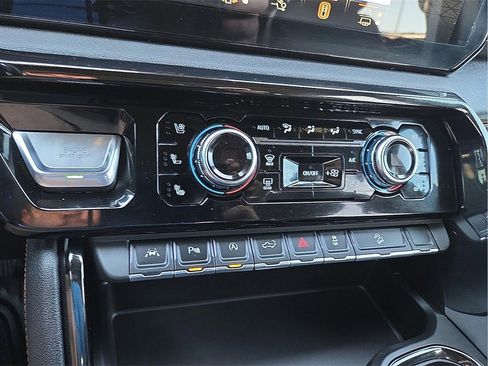 Used 2025 GMC Sierra 1500 AT4 w/ AT4 Premium Package image 17