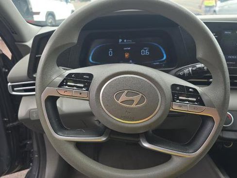 Used 2024 Hyundai Elantra SE FWD image 6