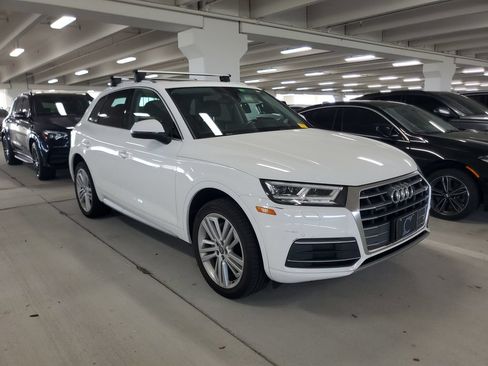 Used 2020 Audi Q5 2.0T Premium Plus w/ Premium Plus Package AWD/4WD image 2