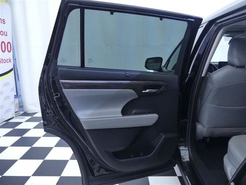 Used 2020 Toyota Highlander Limited AWD/4WD image 25