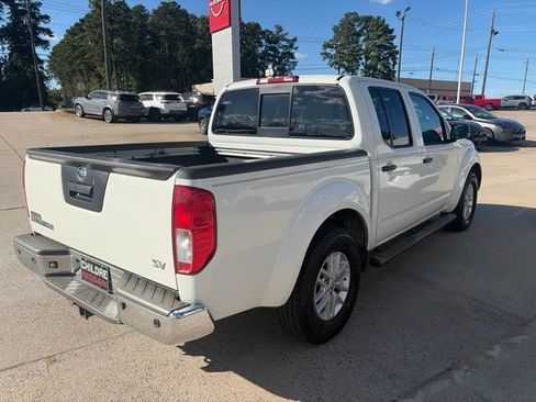 Used 2014 Nissan Frontier SV w/ SV Value Truck Package RWD image 6