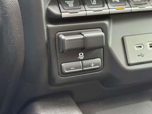 Used 2022 GMC Sierra 2500 Denali w/ Denali Black Diamond Edition image 32