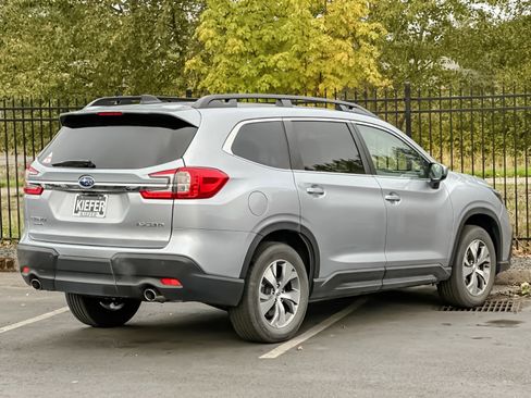 Used 2024 Subaru Ascent Premium w/ Convenience Package image 4