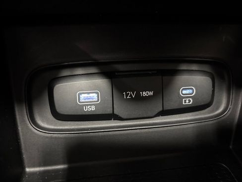 Used 2023 Hyundai Venue SEL w/ Cargo Package FWD image 19
