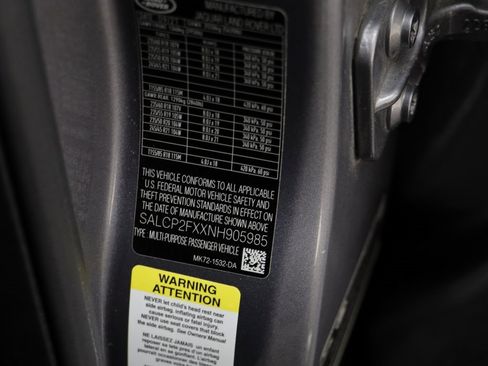 Used 2022 Land Rover Discovery Sport SE image 25