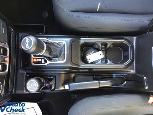 Used 2019 Jeep Wrangler Unlimited Sport S image 32