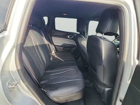Used 2025 Jeep Compass Sport image 19
