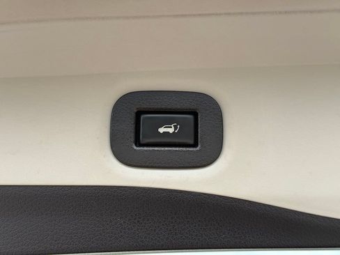 Used 2015 Nissan Rogue SV w/ SV Premium Package AWD/4WD image 14
