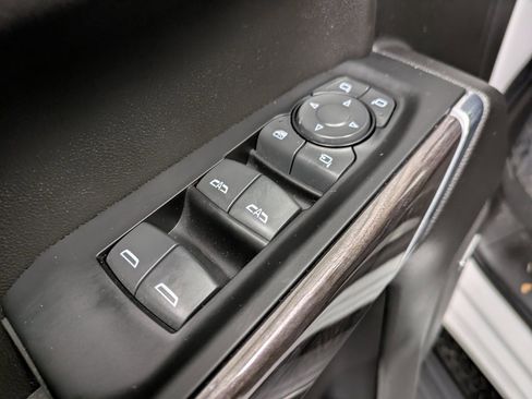 Used 2022 Chevrolet Silverado 1500 LTZ w/ LTZ Premium Package image 9