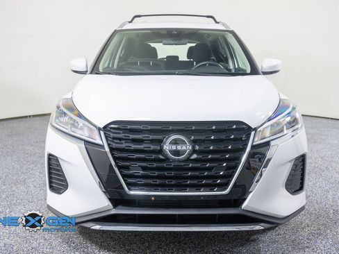 Used 2023 Nissan Kicks SV w/ Exterior Package FWD image 3