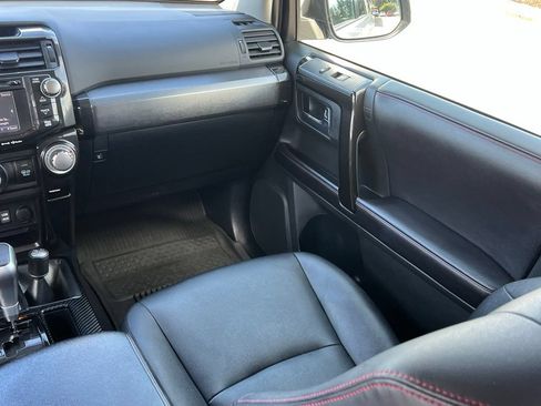 Used 2017 Toyota 4Runner TRD Off-Road Premium AWD/4WD image 20