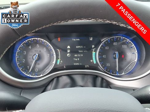 Used 2024 Chrysler Pacifica Touring-L FWD image 19