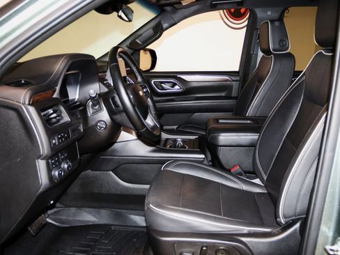 Used 2023 Chevrolet Suburban Premier AWD/4WD image 38