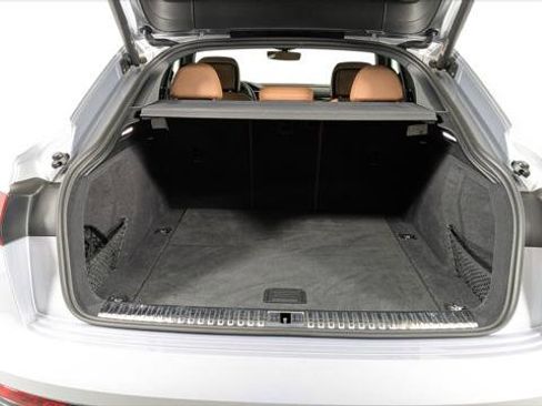 Used 2022 Audi e-tron Premium Plus w/ Premium Plus Package image 17