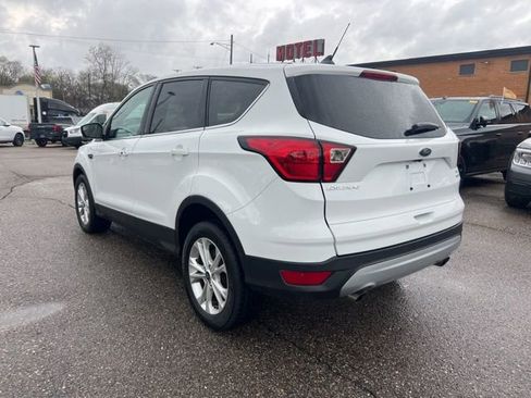 Certified 2019 Ford Escape SE image 6
