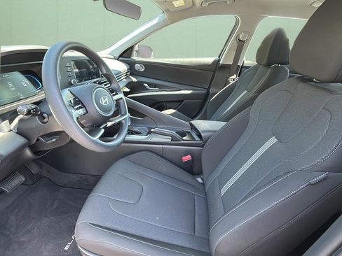 Used 2025 Hyundai Elantra SE image 14