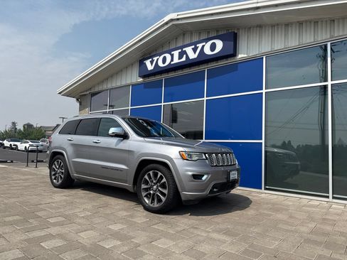Used 2017 Jeep Grand Cherokee Overland w/ Jeep Active Safety Group AWD/4WD image 2