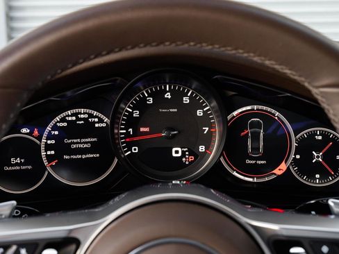 Used 2018 Porsche Panamera 4S image 8