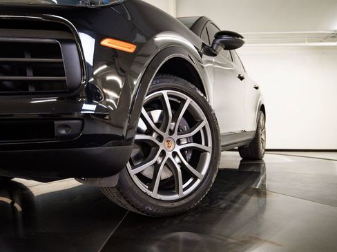 Certified 2023 Porsche Cayenne Platinum Edition AWD/4WD image 11