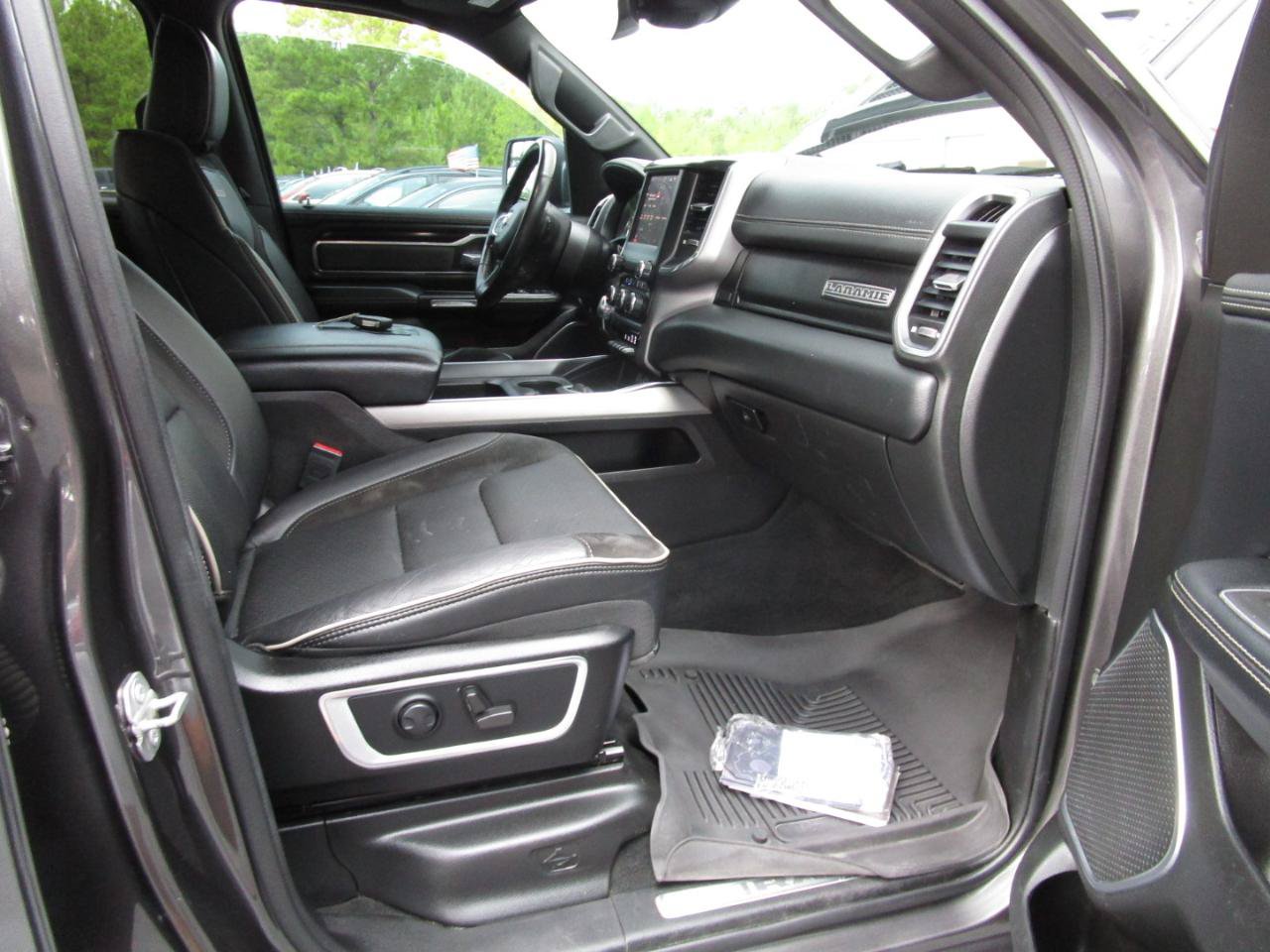 Used 2022 RAM 1500 Laramie w/ Sport Appearance Package AWD/4WD image 28