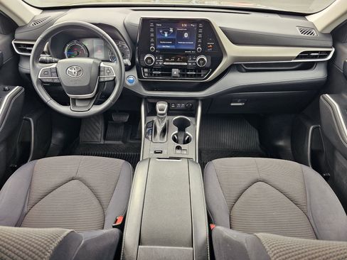 Used 2022 Toyota Highlander LE image 15