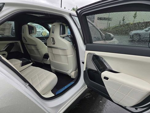 Used 2025 BMW 740i xDrive w/ Executive Package image 13