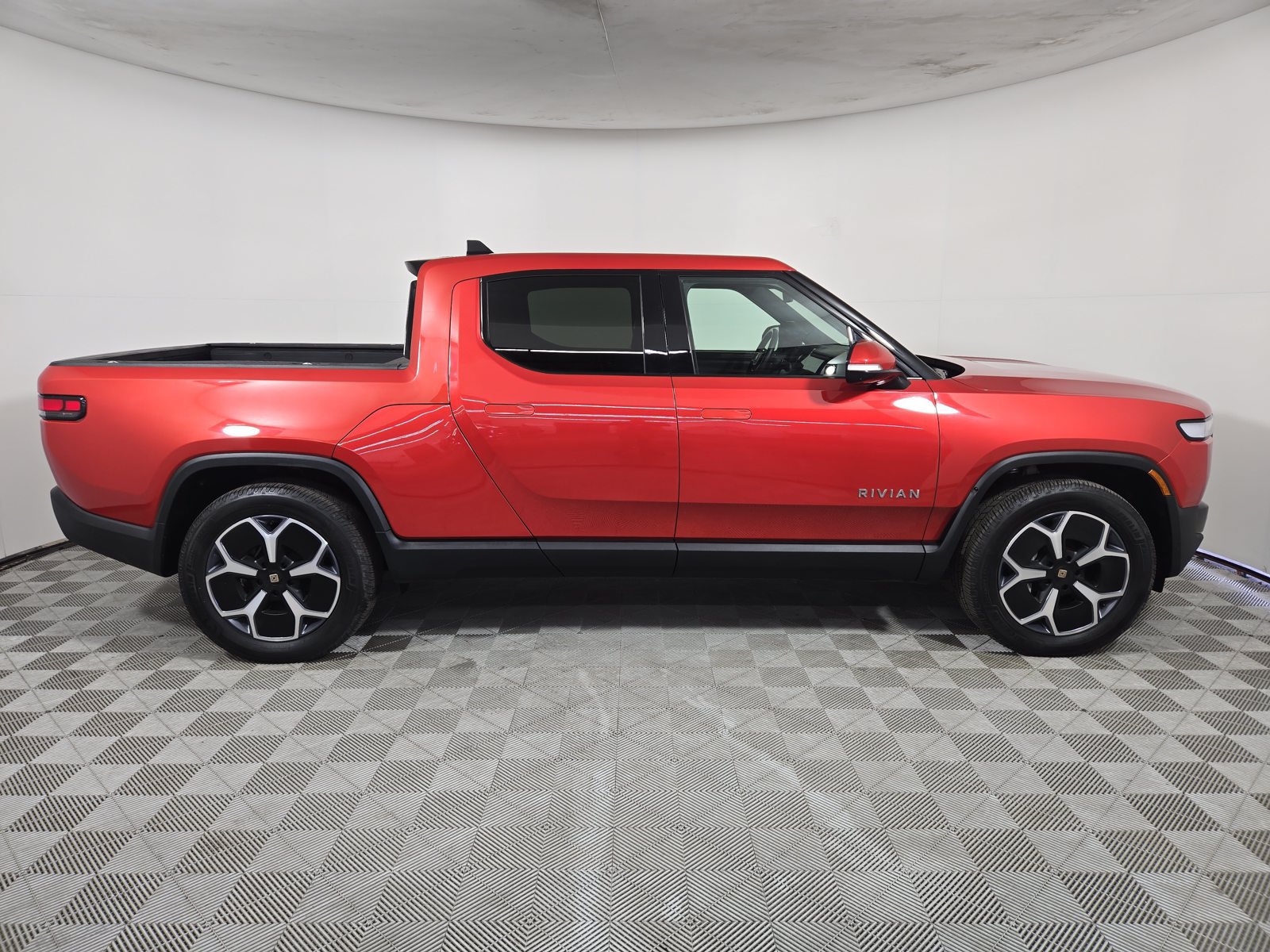 Used 2023 Rivian R1T Adventure Dual AWD/4WD image 6