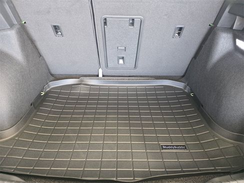 New 2025 Volkswagen Taos SE image 22