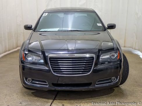 Used 2013 Chrysler 300 S RWD image 7