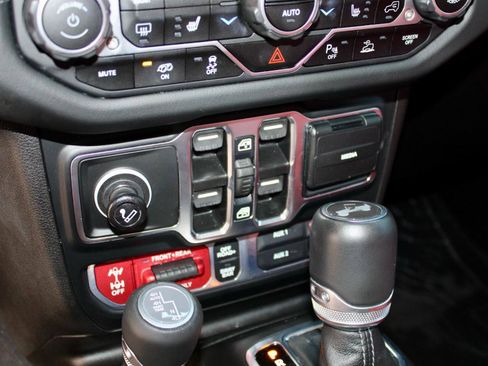 Used 2024 Jeep Wrangler Rubicon 392 image 31