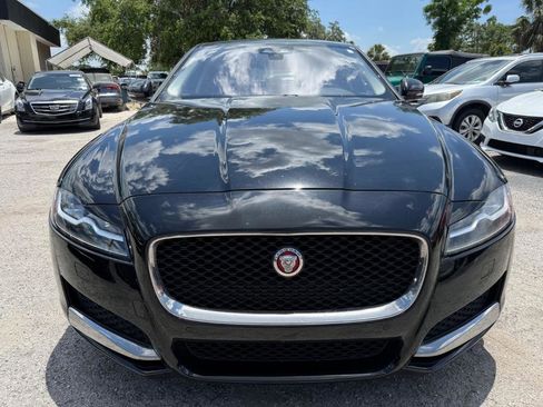 Used 2017 Jaguar XF Prestige image 2