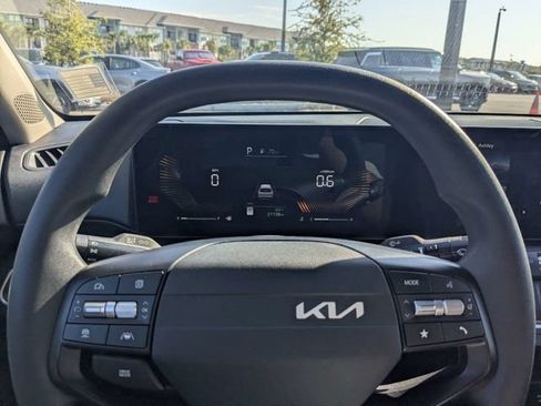 Used 2025 Kia K4 FWD image 26