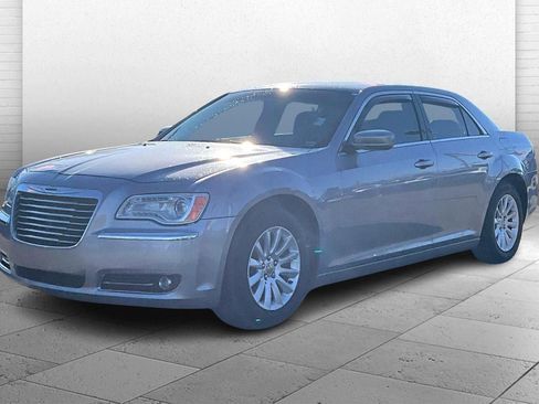 Used 2014 Chrysler 300 image 10