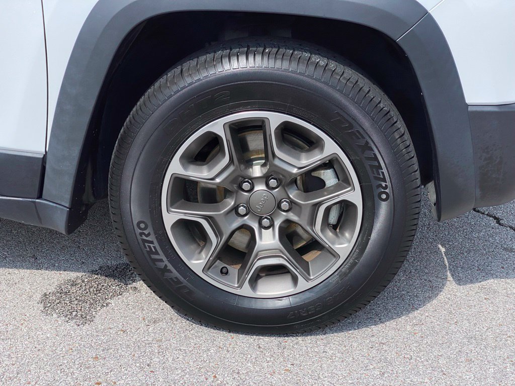 Used 2021 Jeep Cherokee Trailhawk AWD/4WD image 31