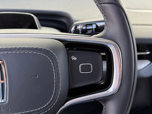 New 2026 Lincoln Navigator Premiere AWD/4WD image 30