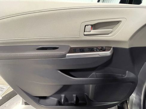 Used 2024 Toyota Sienna LE FWD image 17