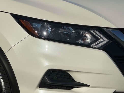 Used 2022 Nissan Rogue Sport SV w/ Technology Package image 7