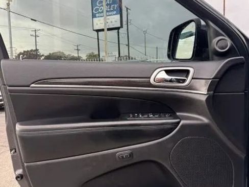 Used 2018 Jeep Grand Cherokee Limited image 20