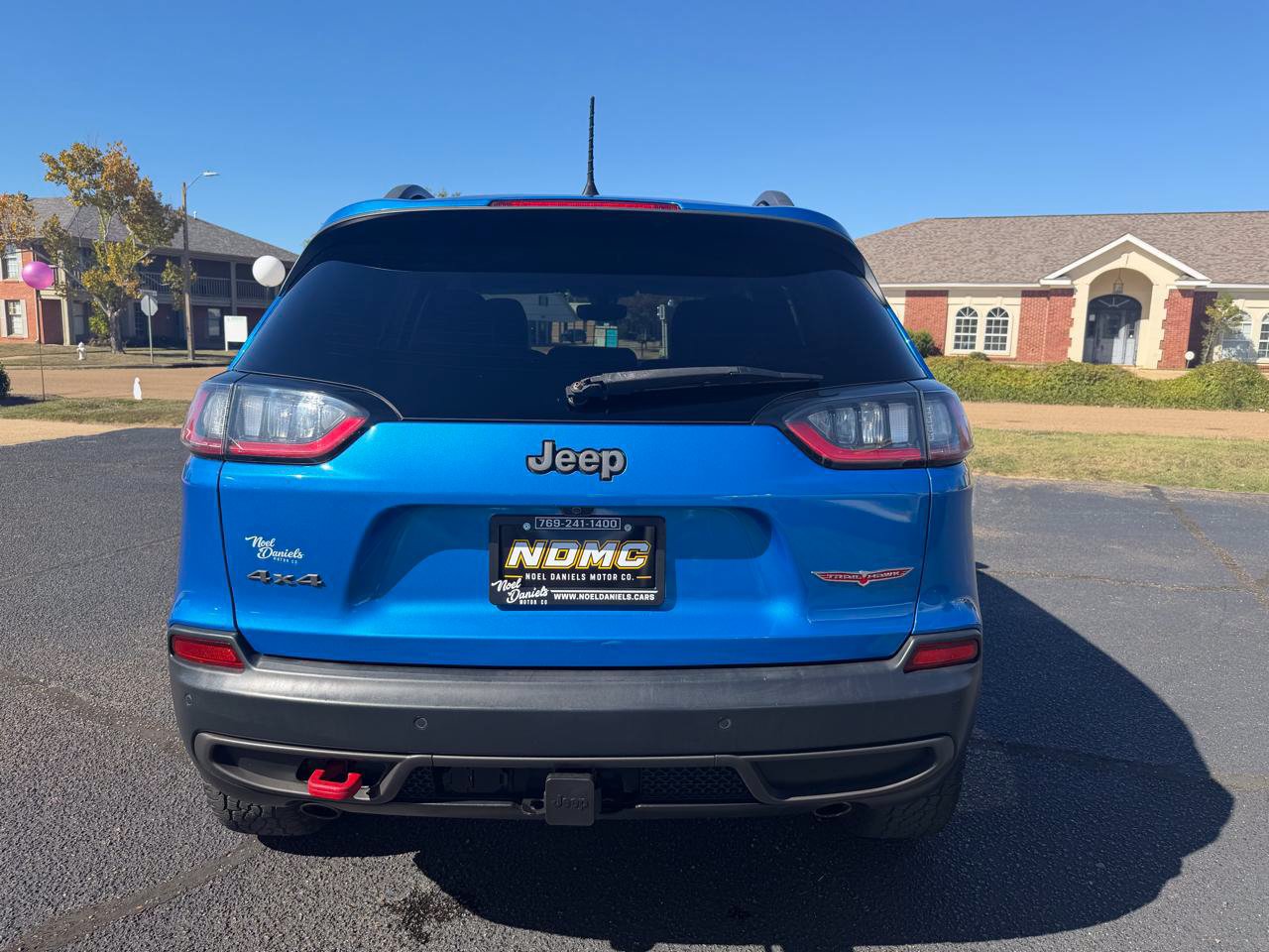 Used 2019 Jeep Cherokee Trailhawk w/ Cold Weather Group AWD/4WD image 6