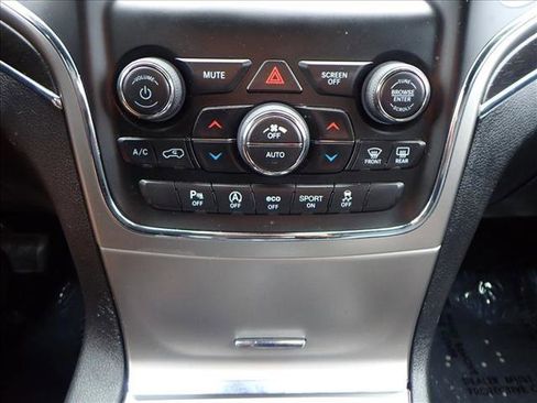 Used 2018 Jeep Grand Cherokee Limited image 21